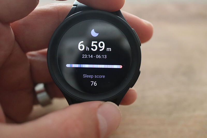 Man sieht die Schlafüberwachung auf der Samsung Galaxy Watch 5.